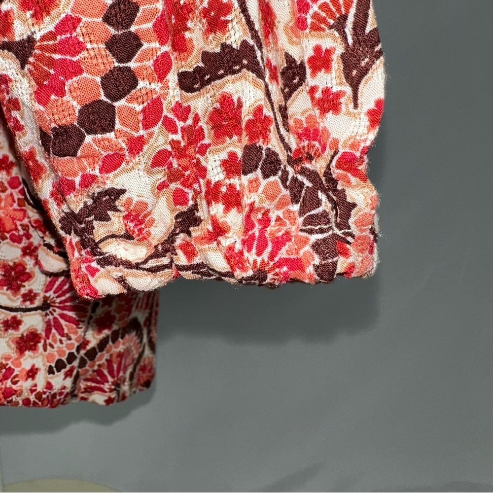 Mason & Belle Floral Blouse V-neck with Rounded Bottom Size Small - Picture 6 of 11